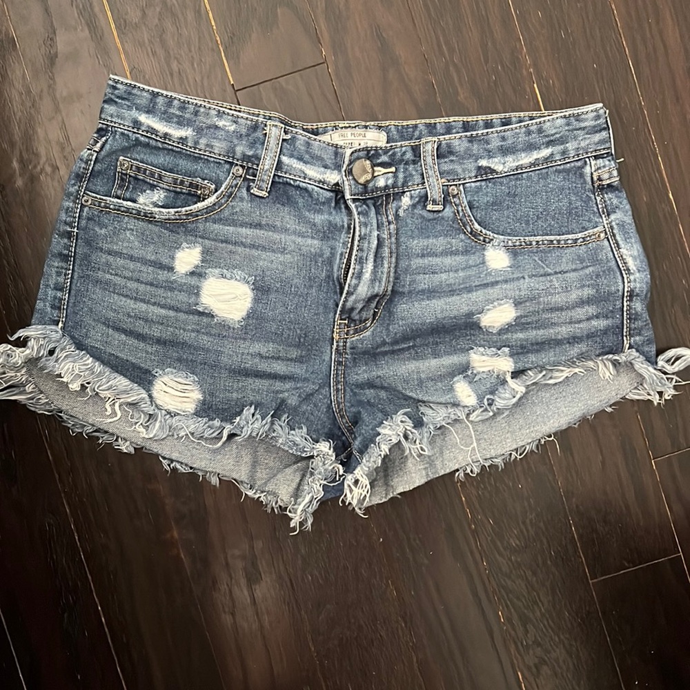 //FREE PEOPLE// Denim Cutoff Shorts